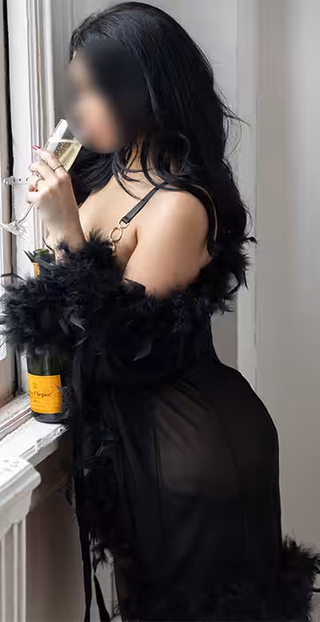 Escort Yasmin Canaria in Tysons Corner, VA