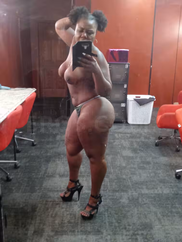 Poizon Ivy XXX / Ila Blue / Ivy Belle